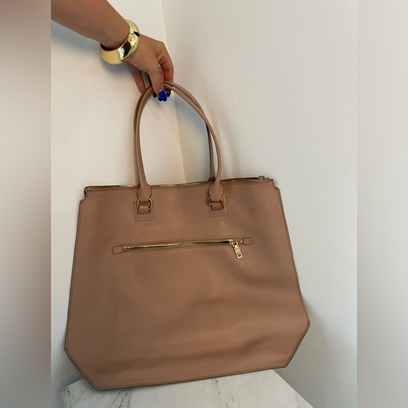 J Crew tan leather shoulder bag perfect for a laptop and travel - Picture 3 of 11